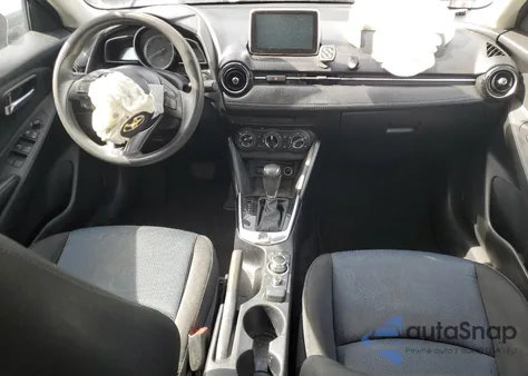 2018 Toyota Yaris Ia z USA, uszkodzony, nr VIN 3MYDLBYV0JY333747